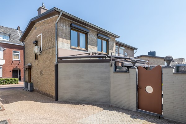 Foto - Verkocht onder voorbehoud: Nette twee- onder- een – kapwoning met serre, zonnige tuin en garage in Bocholtz